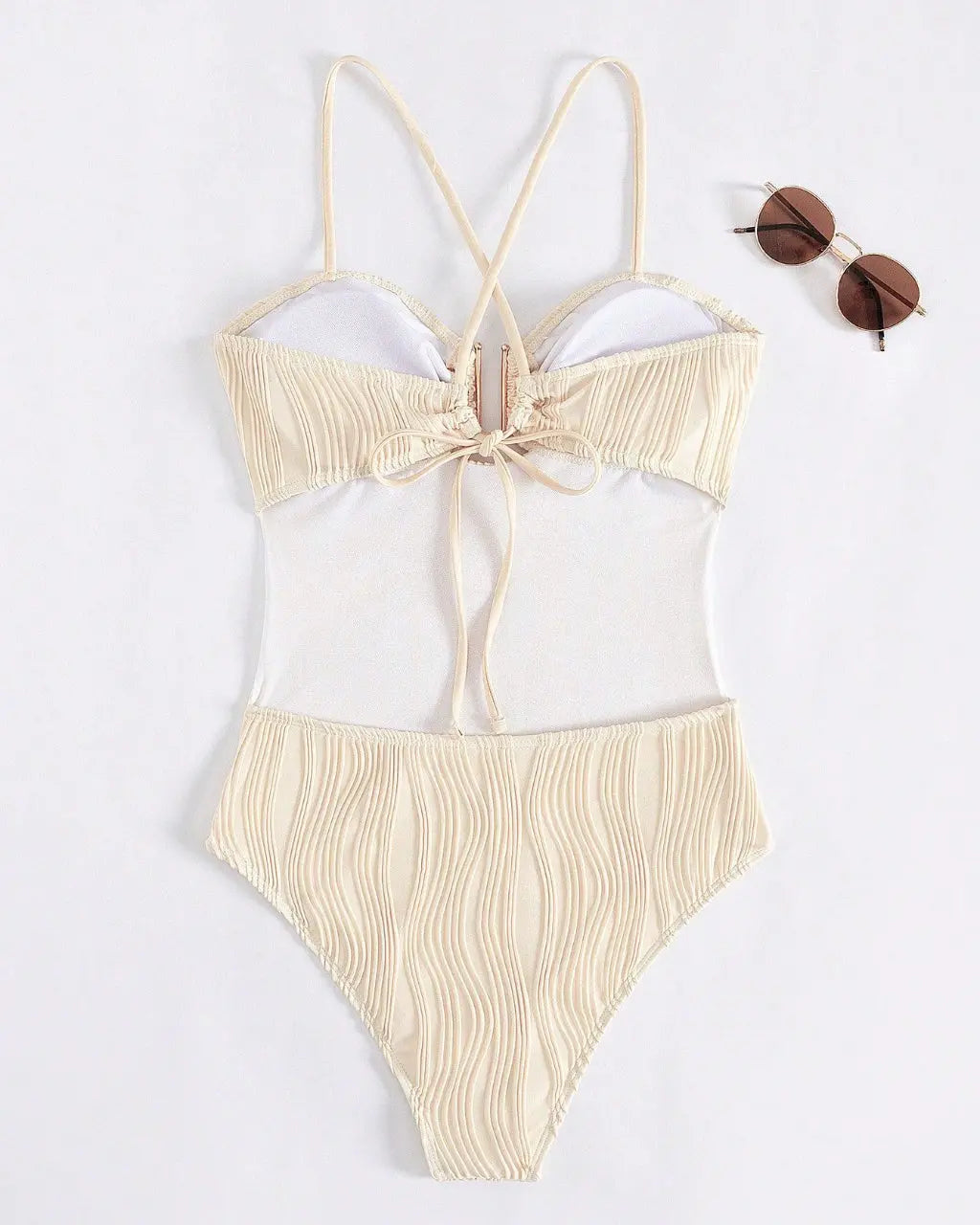 Maillot de bain une pièce texturé couleur abricot avec un accent en forme de U doré