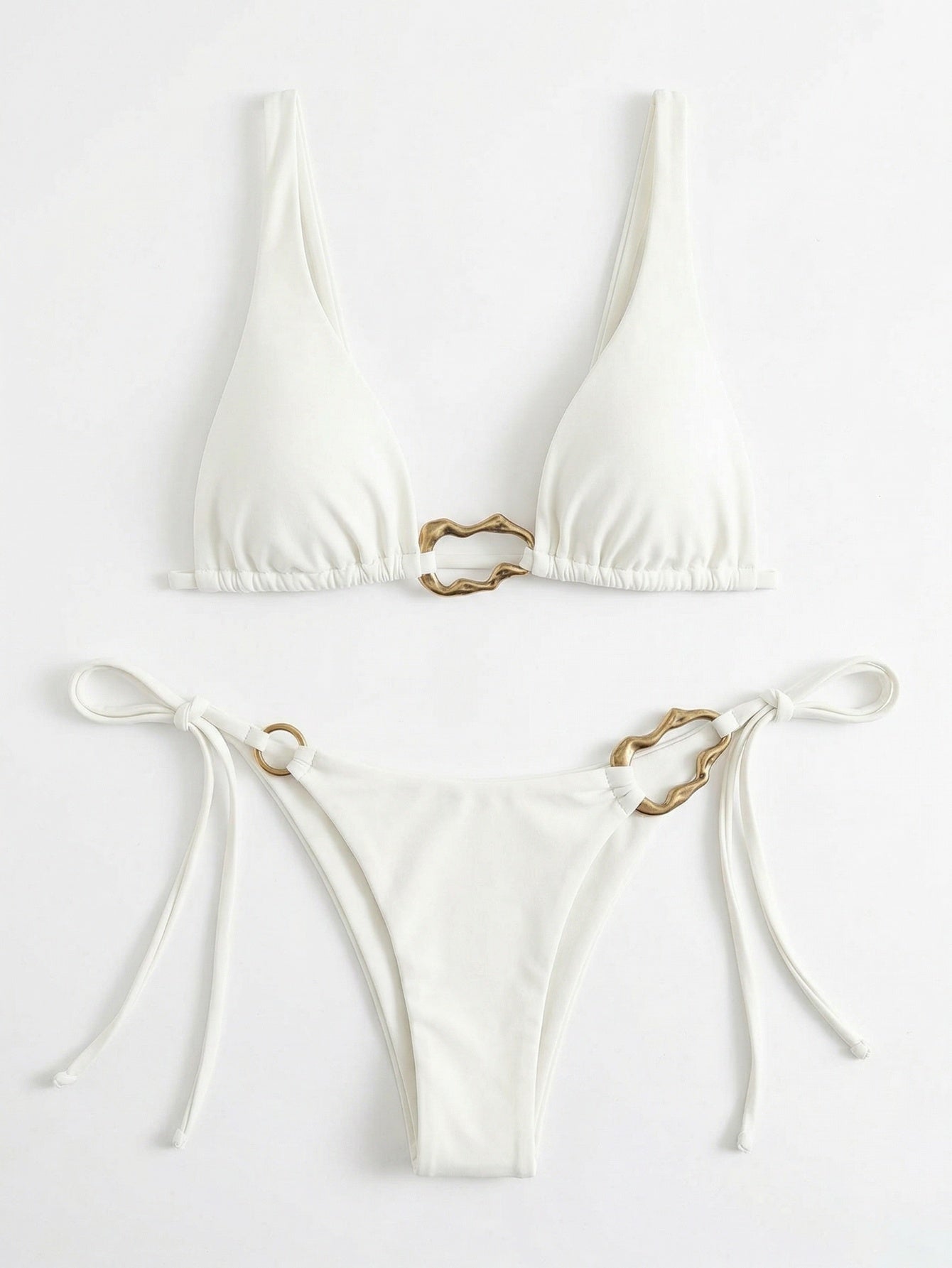 Maillot de bain deux pièces triangle à anneaux métalliques - Élégant et chic