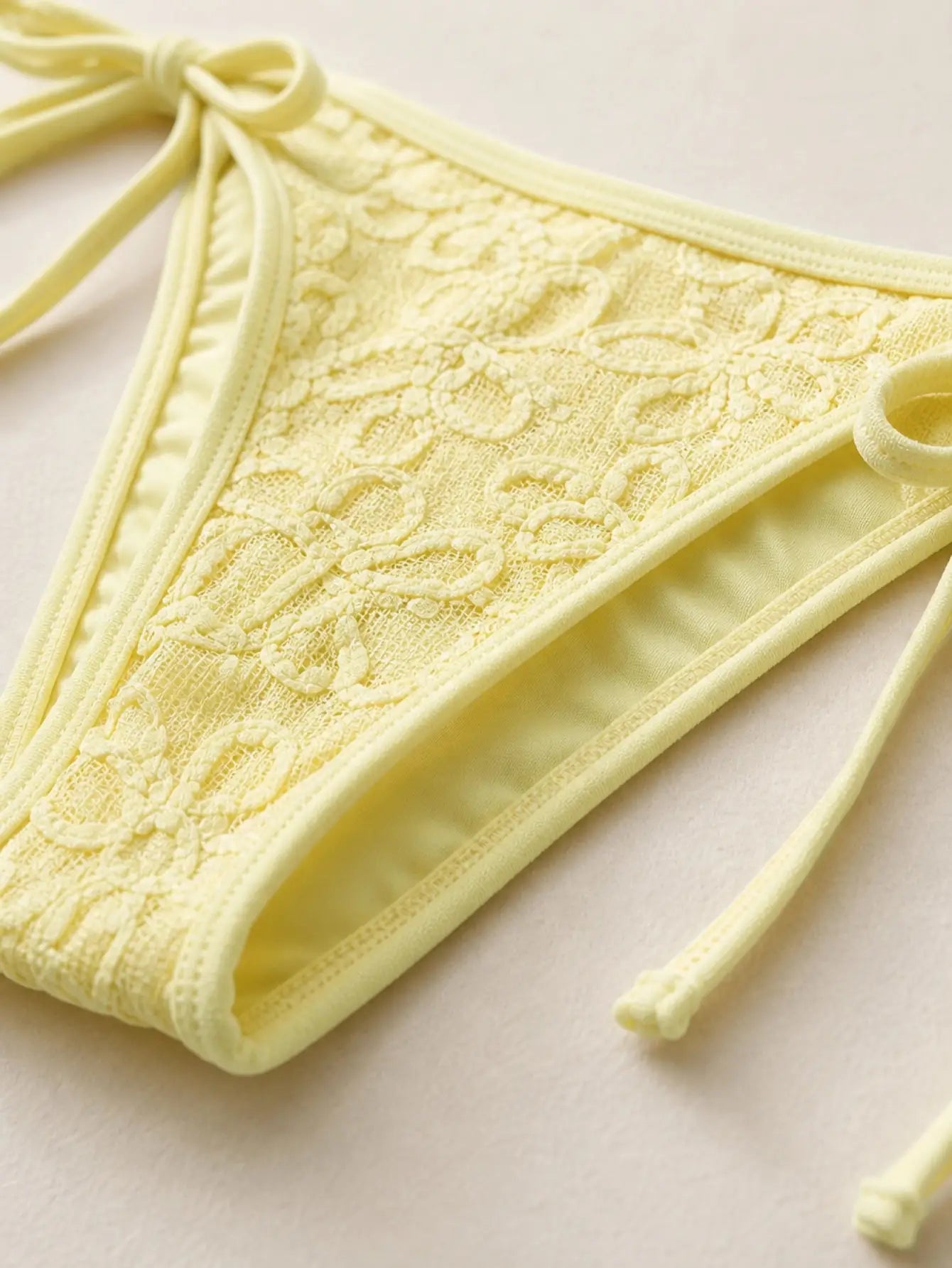 Ensemble de bikini jaune vif à col halter pour femmes