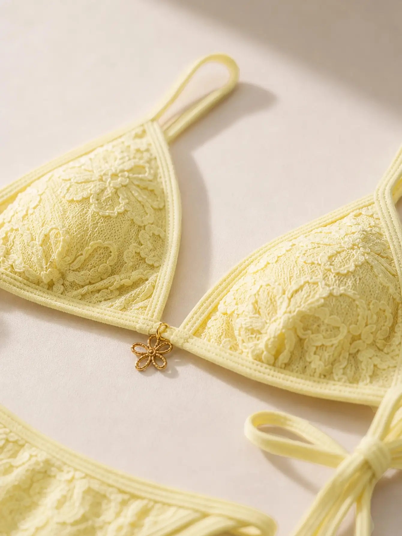 Ensemble de bikini jaune vif à col halter pour femmes